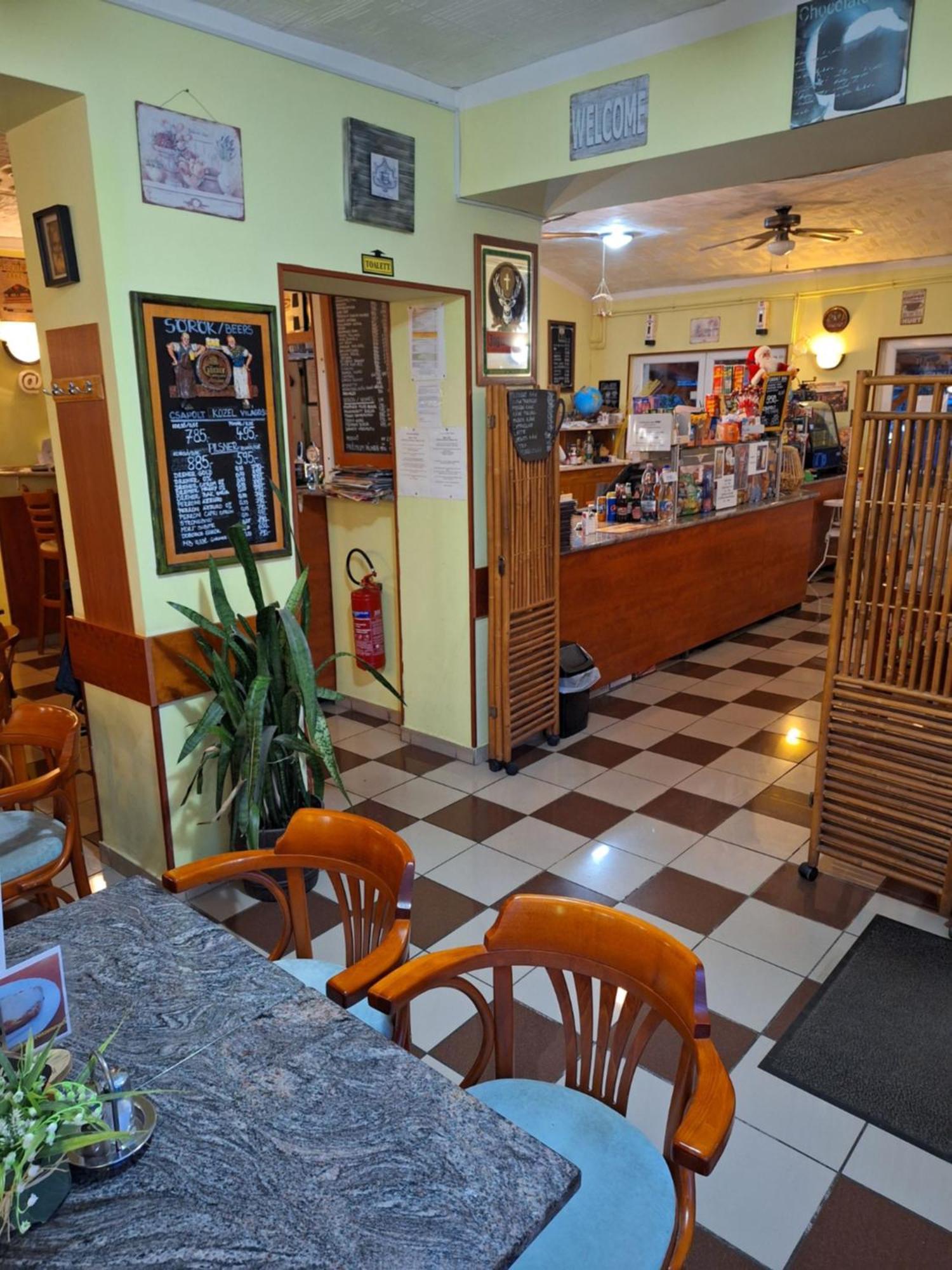 Grill Terasz Etterem Es Szallashely Mezokovesd Bagian luar foto