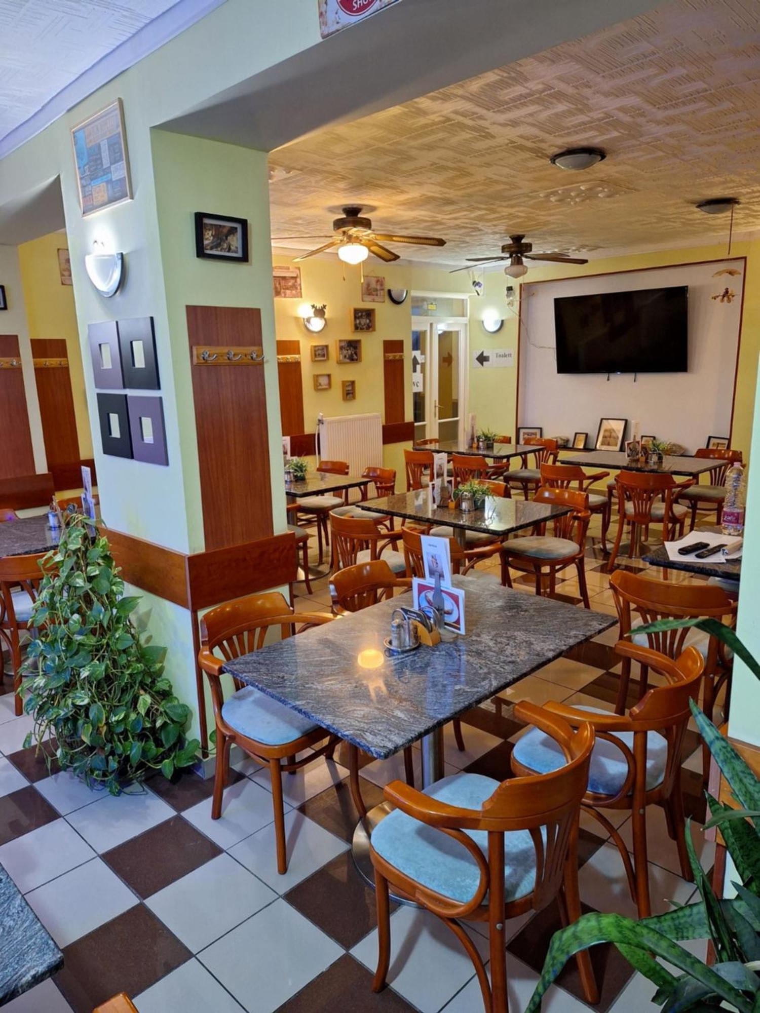Grill Terasz Etterem Es Szallashely Mezokovesd Bagian luar foto