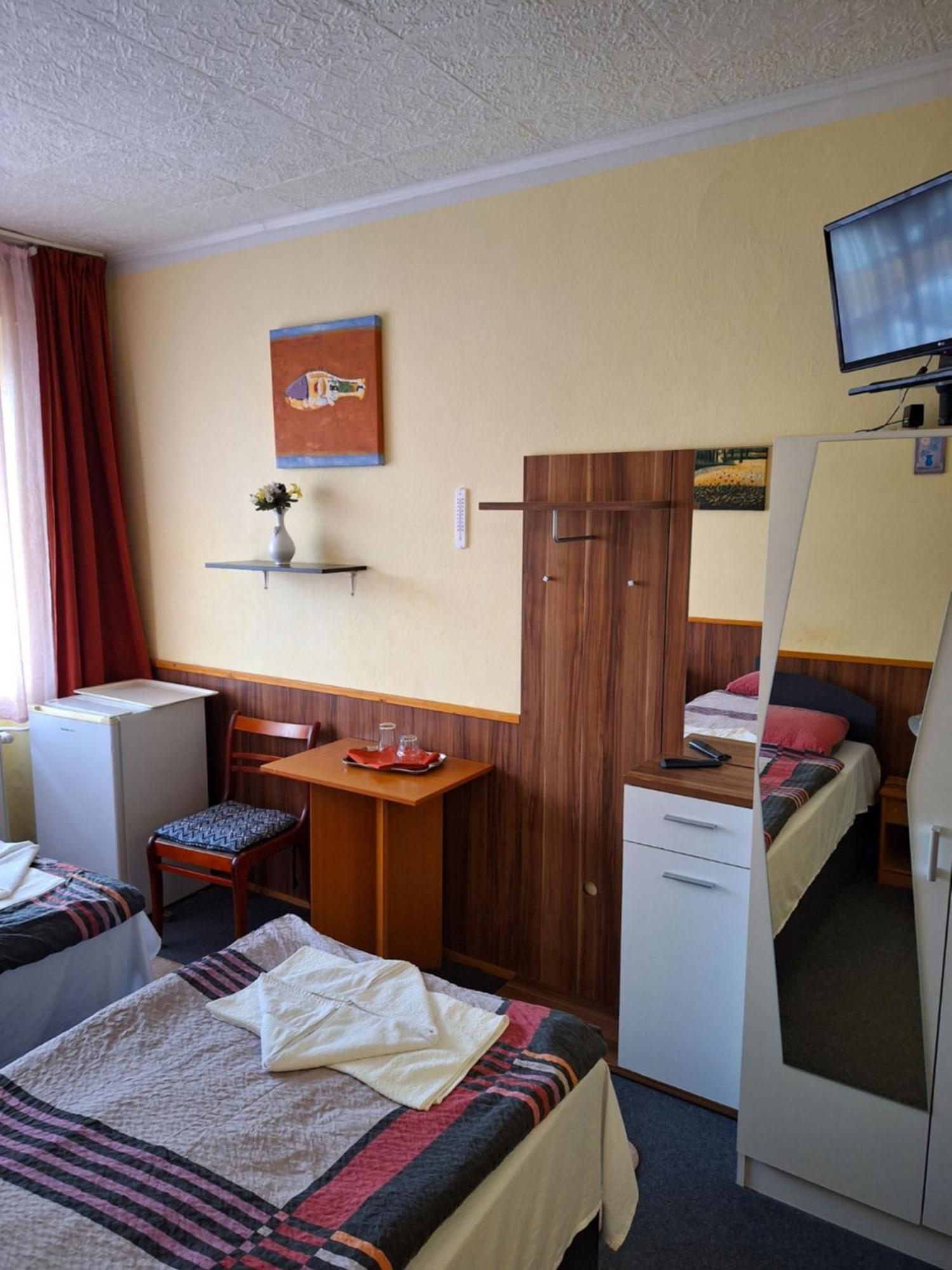 Grill Terasz Etterem Es Szallashely Mezokovesd Bagian luar foto