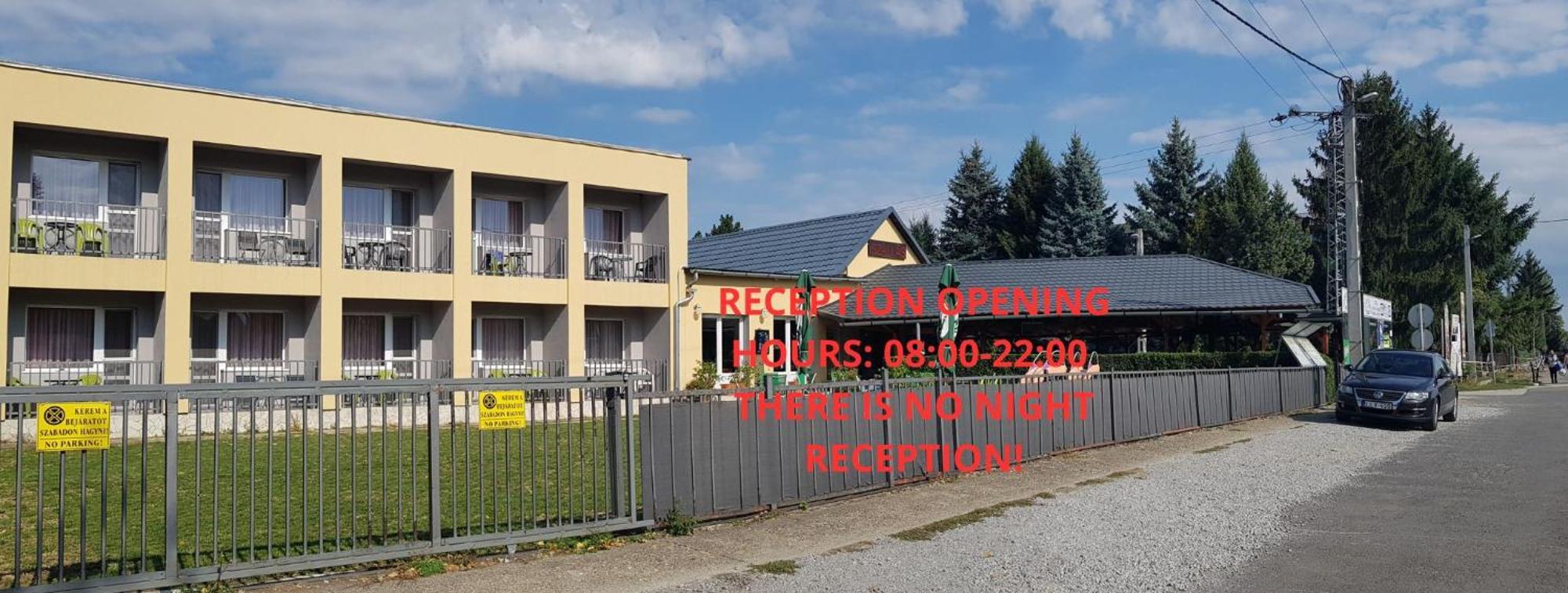 Grill Terasz Etterem Es Szallashely Mezokovesd Bagian luar foto