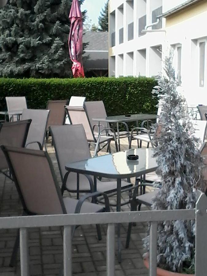 Grill Terasz Etterem Es Szallashely Mezokovesd Bagian luar foto