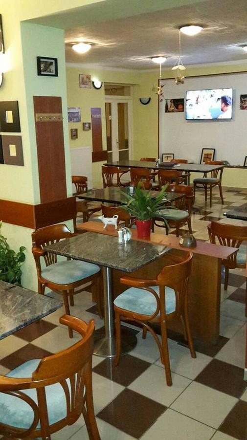 Grill Terasz Etterem Es Szallashely Mezokovesd Bagian luar foto