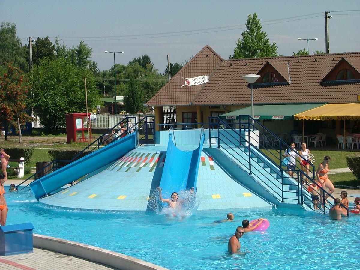 Grill Terasz Etterem Es Szallashely Mezokovesd Bagian luar foto