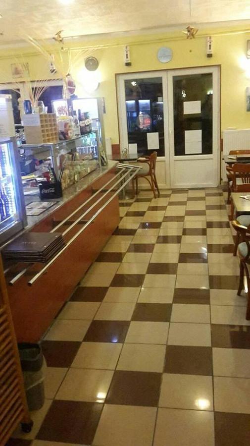 Grill Terasz Etterem Es Szallashely Mezokovesd Bagian luar foto
