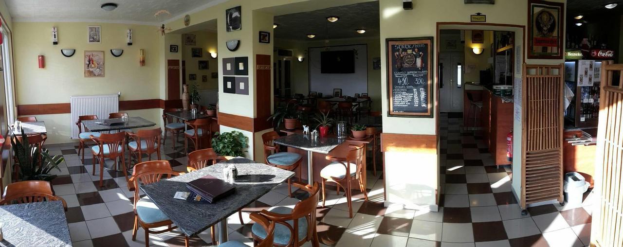 Grill Terasz Etterem Es Szallashely Mezokovesd Bagian luar foto