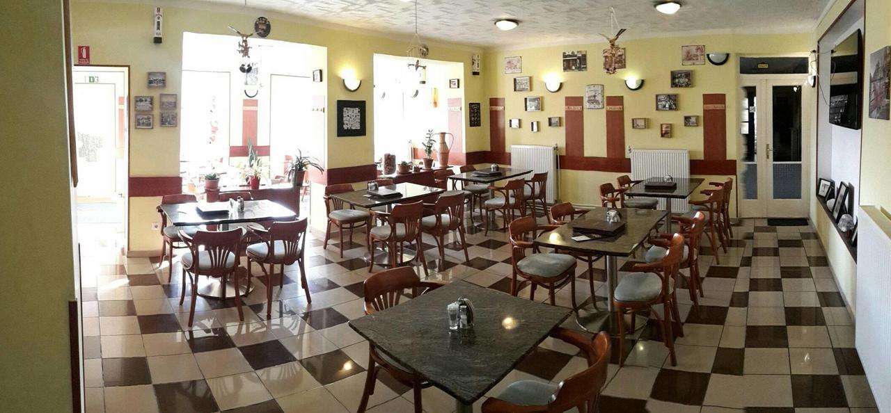 Grill Terasz Etterem Es Szallashely Mezokovesd Bagian luar foto