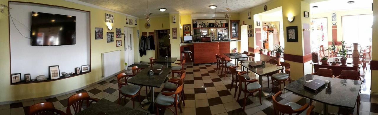 Grill Terasz Etterem Es Szallashely Mezokovesd Bagian luar foto